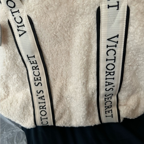 NWT never been used Victoria Secret bag - Picture 6 of 9